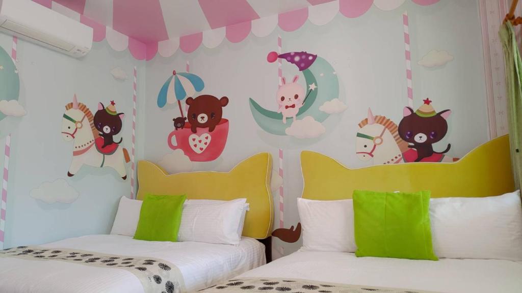 Yuan Qiwu Homestay - Family Room With Balcony