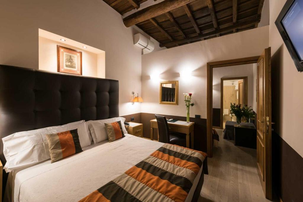 Postel nebo postele na pokoji v ubytování Duca d'Alba Hotel - Chateaux & Hotels Collection