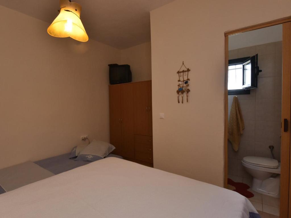 Łóżko lub łóżka w pokoju w obiekcie Lia Sea View Home - Nea Potidea Halkidiki
