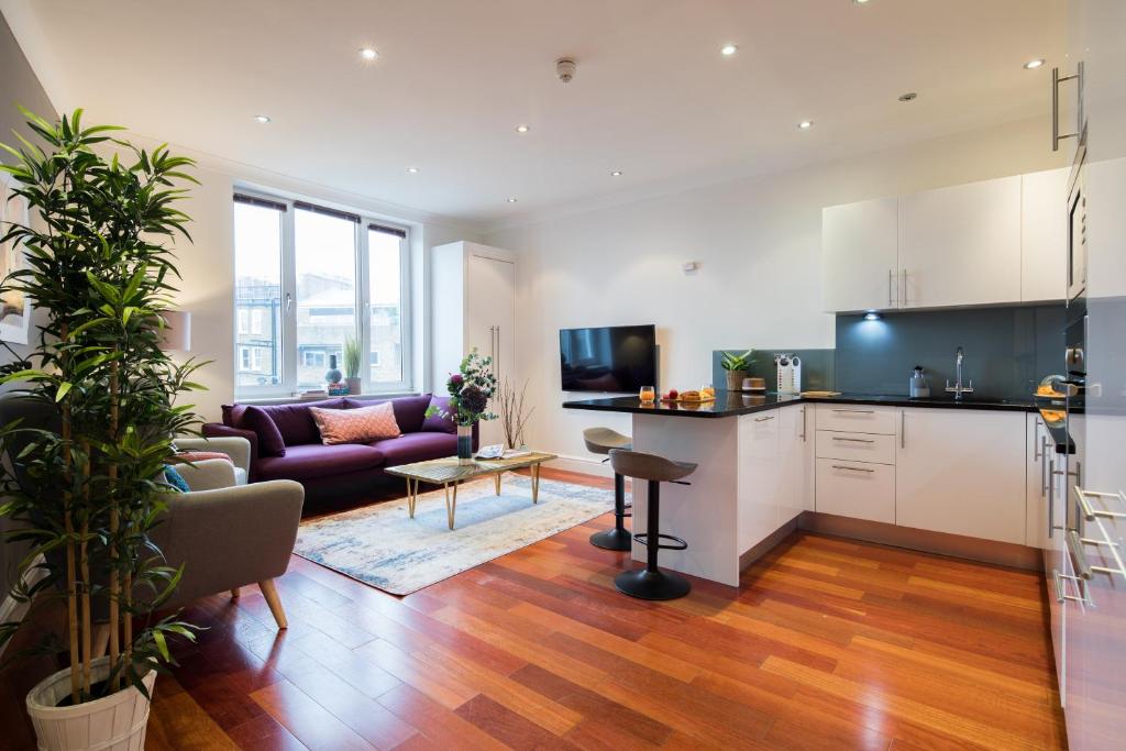 The Kensington Gardens - Modern & Bright 2BDR Flat