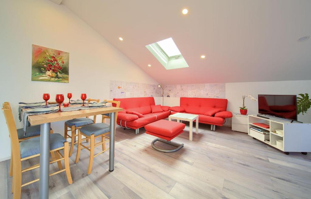 Telewizja i/lub zestaw kina domowego w obiekcie Apartment Milena by El-Pi Tours