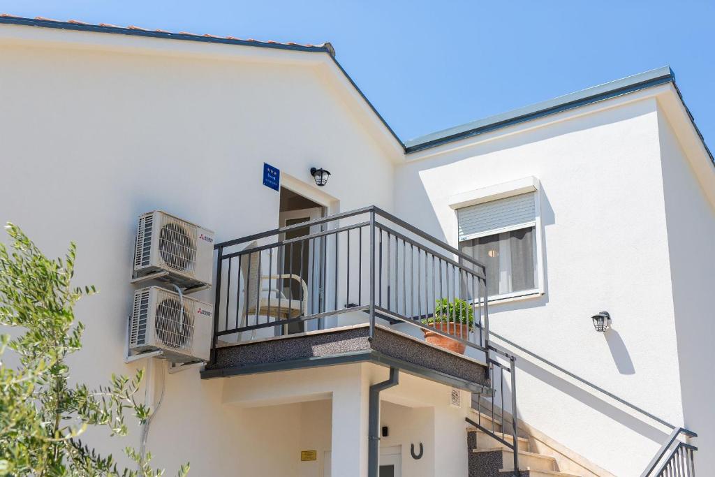 Balkon lub taras w obiekcie Apartment Milena by El-Pi Tours