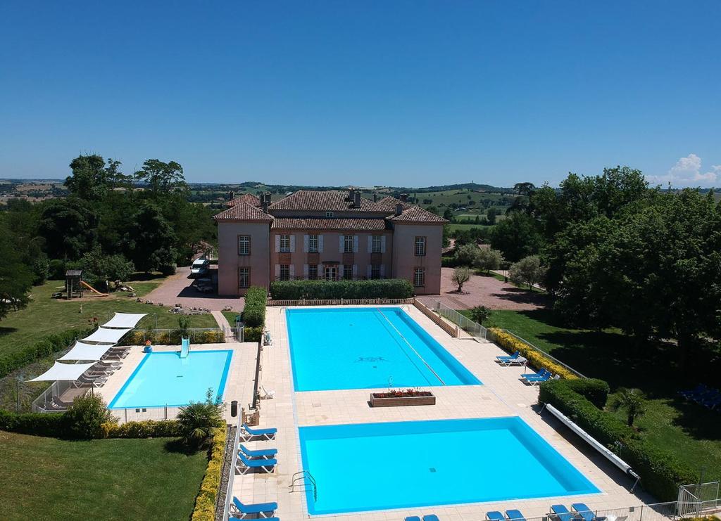 an aerial view of a house with a swimming pool at Residence Chateau de Barbet in Lombez