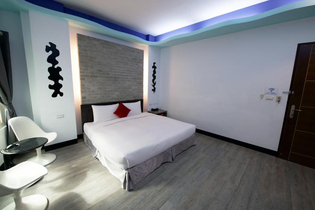 鵝鑾鼻（ガランビ）にある荷風民宿のベッドルーム1室(ベッド1台、椅子付)