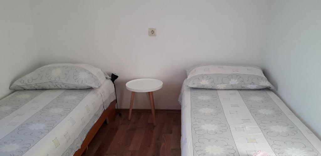 Postel nebo postele na pokoji v ubytování Apartments Natalija & Ante