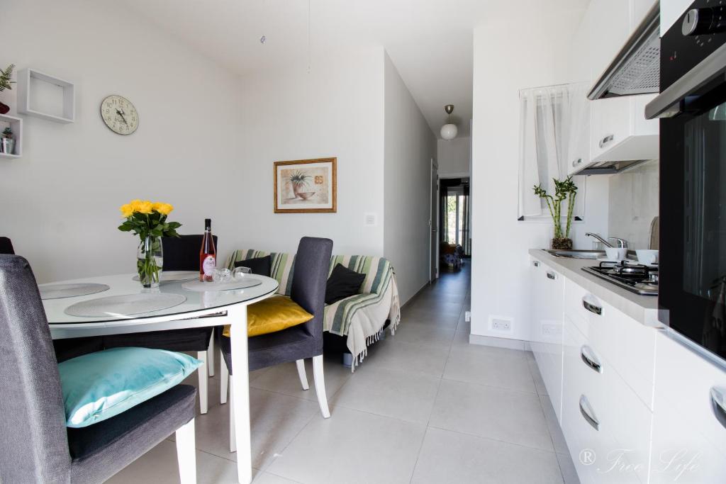 Mgarr Waterfront Cosy Apartment 3 by Ghajnsielem Gozo - Apartment With Sea View