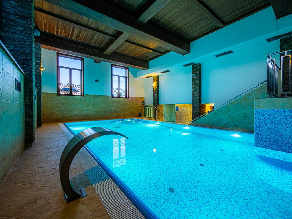 an indoor swimming pool in a house with a lit up swimming pool at Kasprowy in Murzasichle