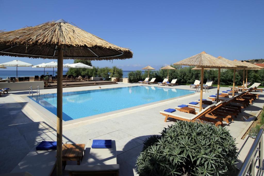 Bazén v ubytování Costa Rossa Boutique Hotel - Adults Only nebo v jeho okolí