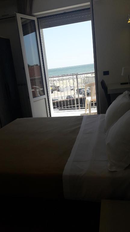 Postel nebo postele na pokoji v ubytování Hotel Cinzia