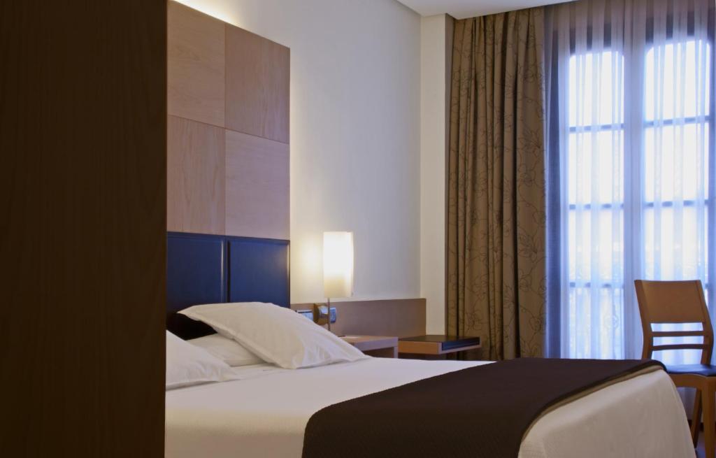 Postel nebo postele na pokoji v ubytování Hotel Mozart