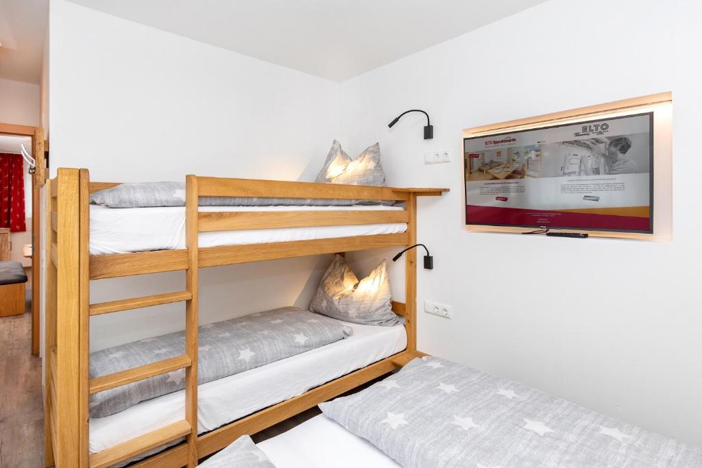 Ένα ή περισσότερα κρεβάτια σε δωμάτιο στο Elto Appartements Chalet