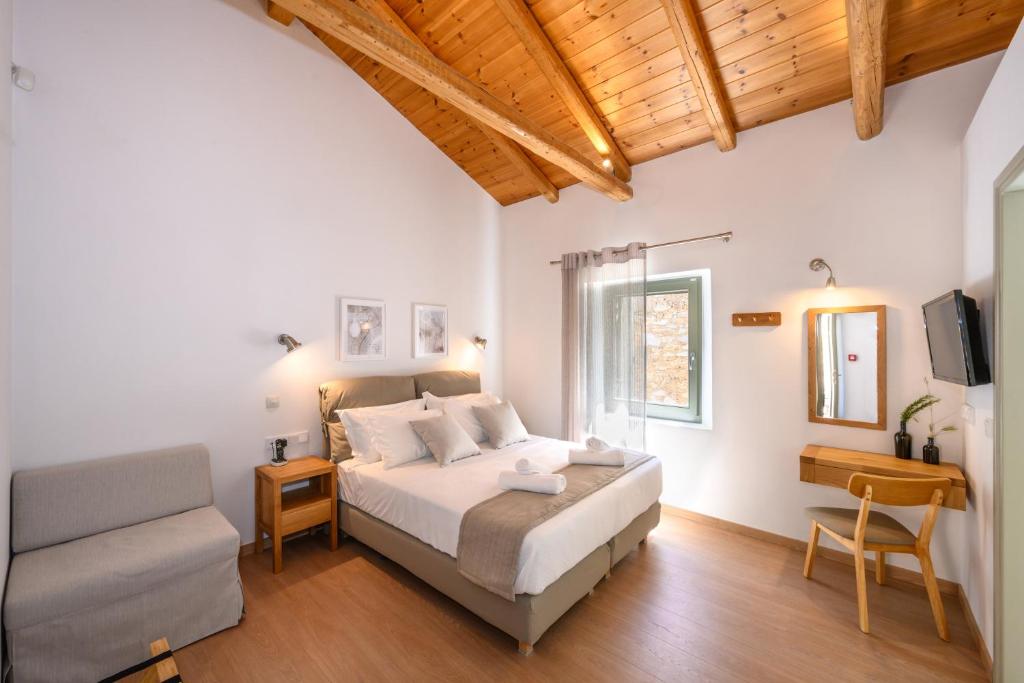 Postel nebo postele na pokoji v ubytování Selinitsa Residence Mani