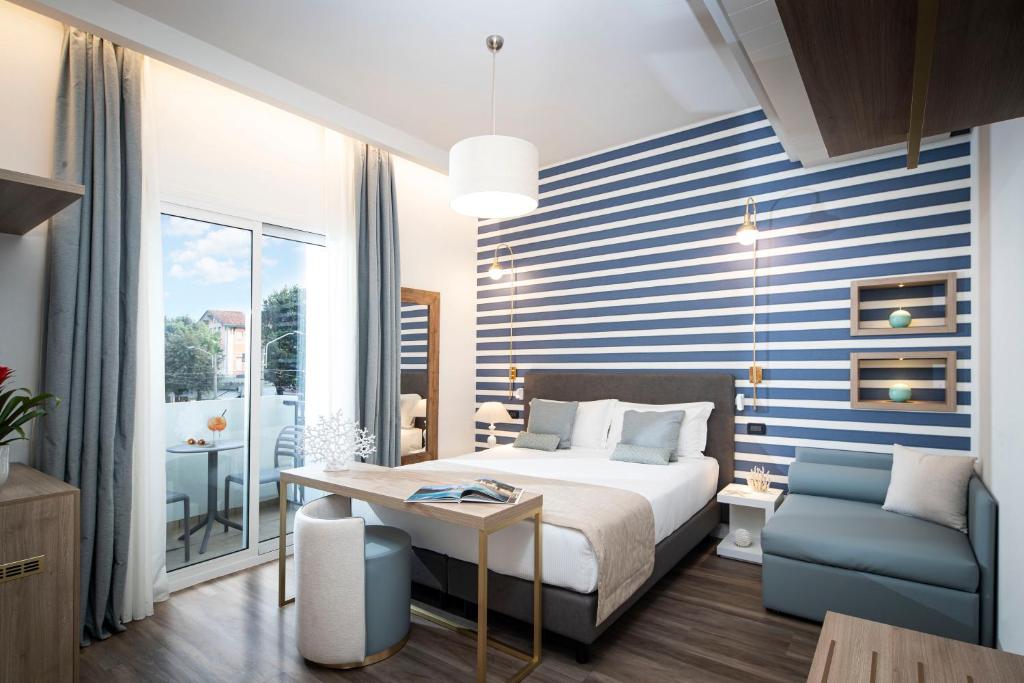 Postel nebo postele na pokoji v ubytování Litoraneo Suite Hotel