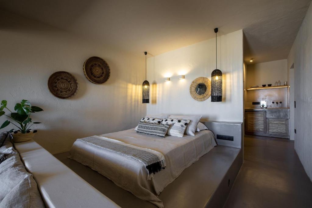 Postel nebo postele na pokoji v ubytování Seesoo Paros Beachfront Resort