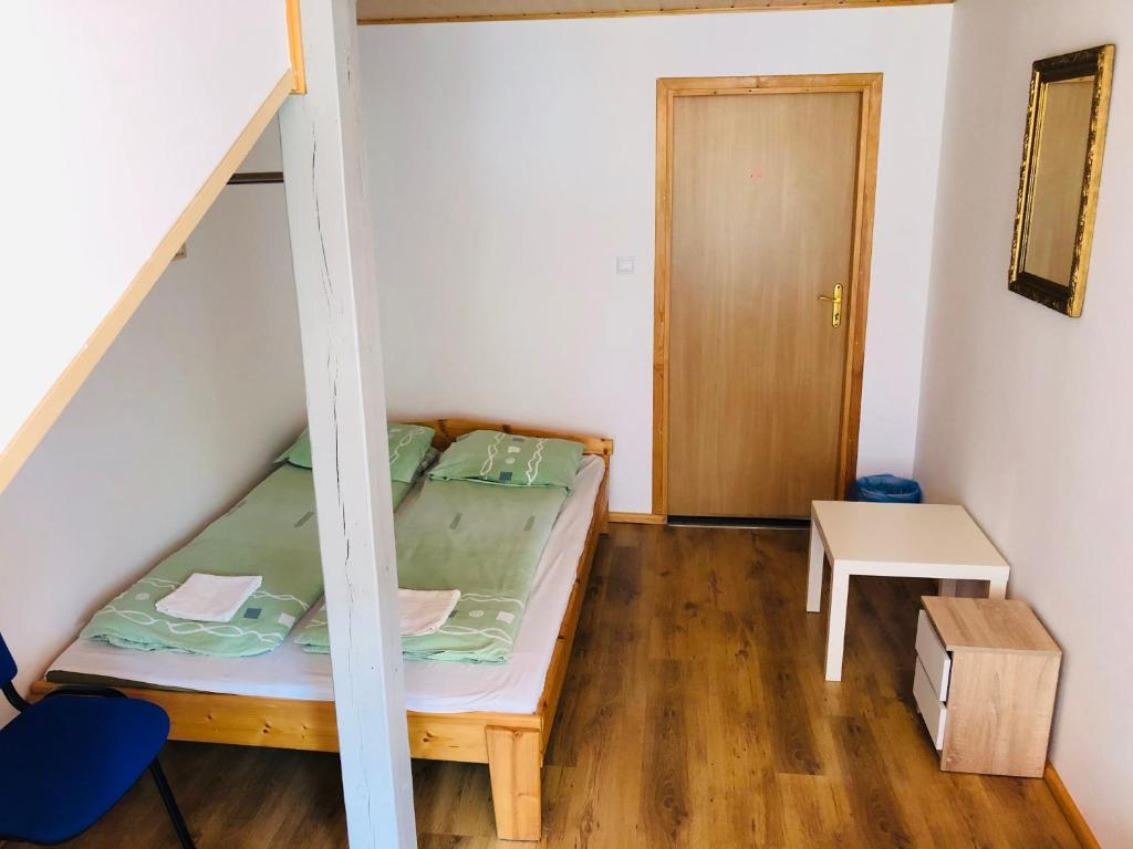 Postel nebo postele na pokoji v ubytování Rezydencja pod Gwiazdami