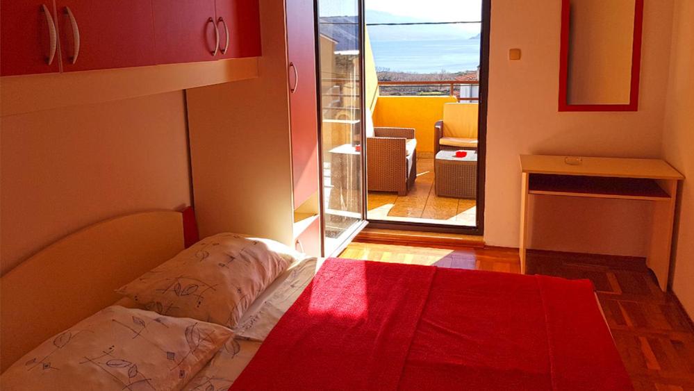 Postel nebo postele na pokoji v ubytování Apartments Damir 2838