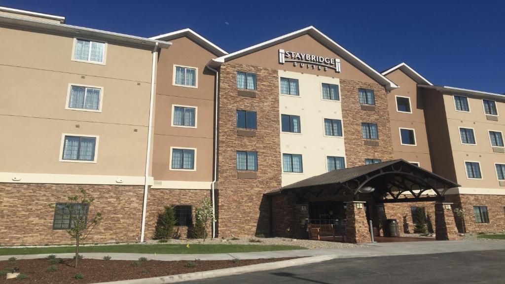 uma representação da estalagem e suites do Hampton em Staybridge Suites Merrillville, an IHG Hotel em Merrillville