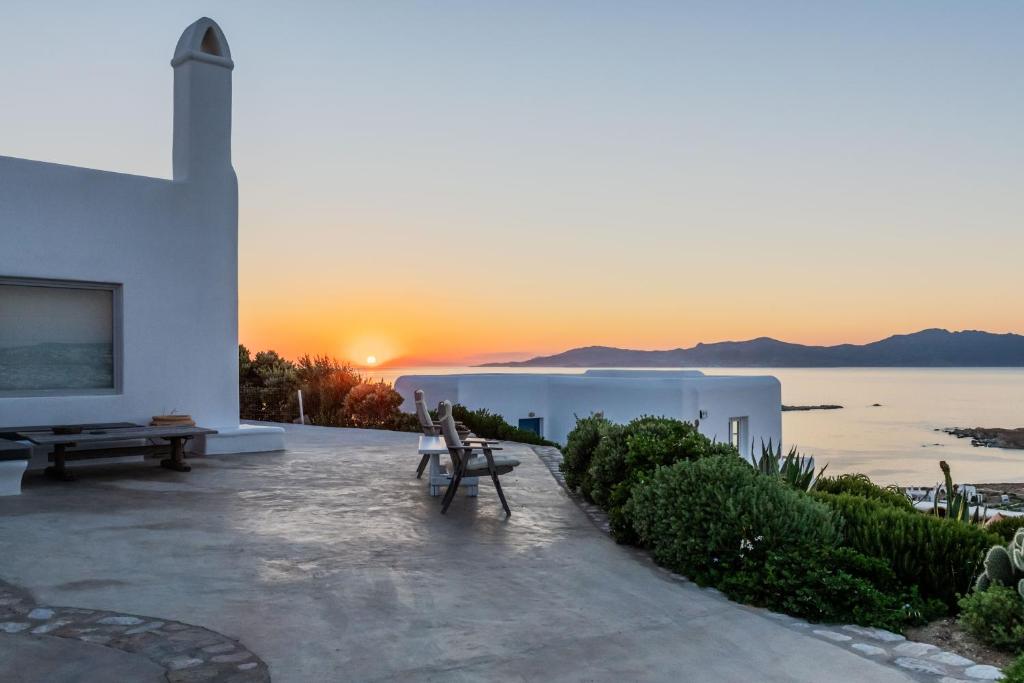 a sunset over the ocean from a villa at Aegean View Apartments Mykonos in Agios Ioannis Mykonos