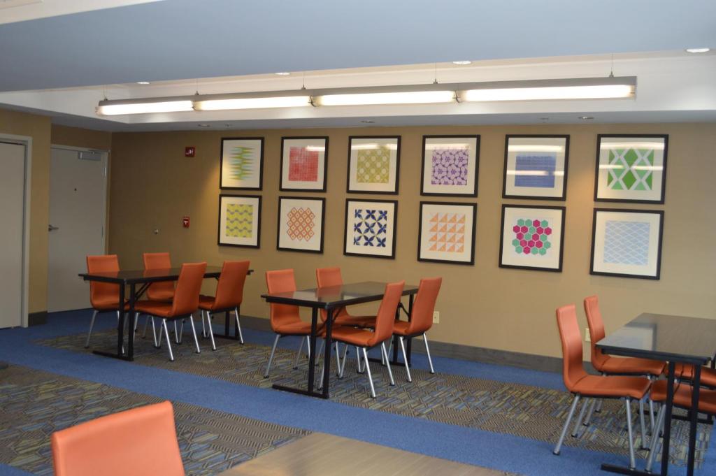 Holiday Inn Express Hotel & Suites Binghamton University-Vestal by IHG photo