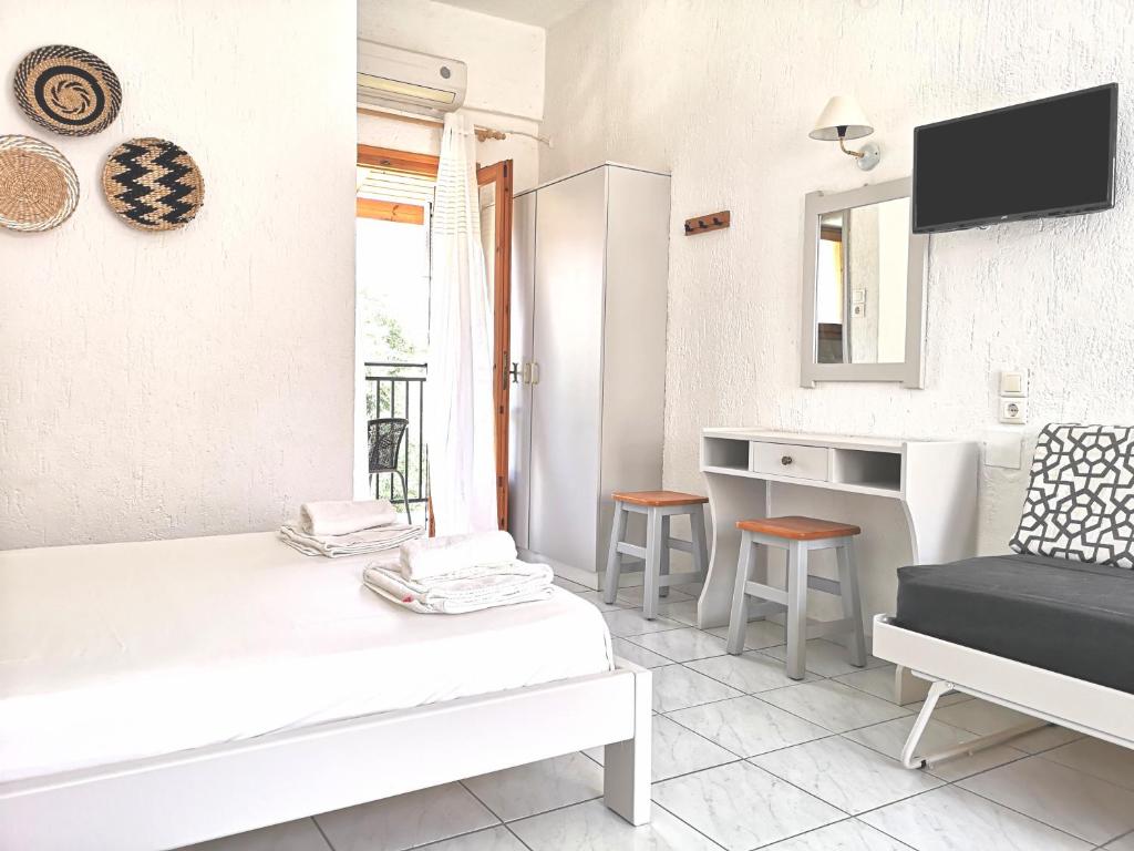 A bed or beds in a room at Emilia Apartments