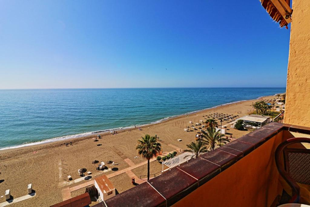 Alana First Line Beach Apartment Fuengirola, Spain - Booking.com