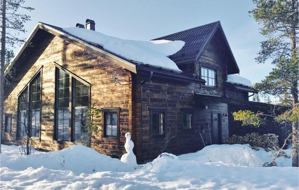 a house with a snow sculpture in front of it at Awesome Home In Vemdalen With 4 Bedrooms, Sauna And Wifi in Vemdalen