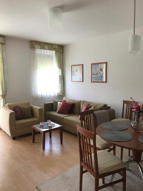 Posedenie v ubytovaní Lili Apartman Birdland Bükfürdő