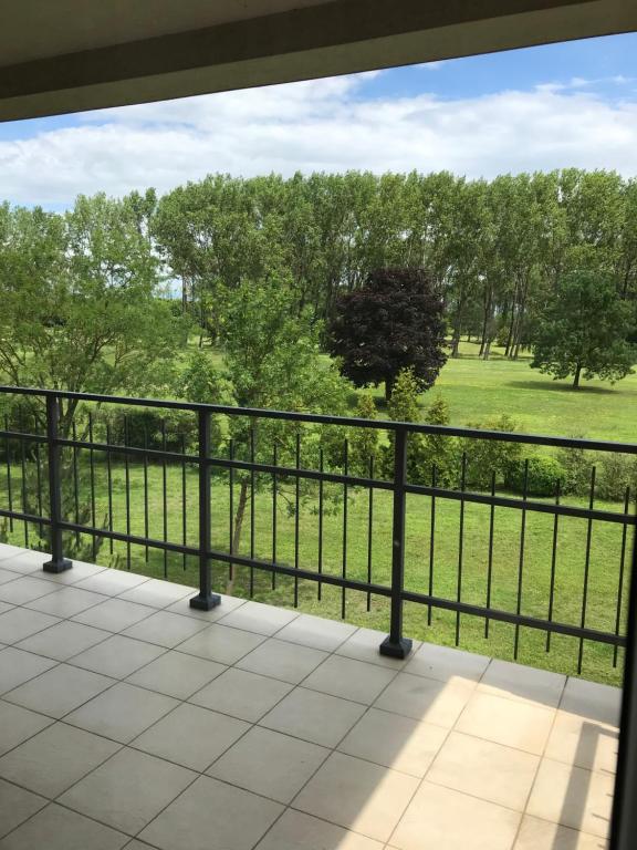 Balkón alebo terasa v ubytovaní Lili Apartman Birdland Bükfürdő