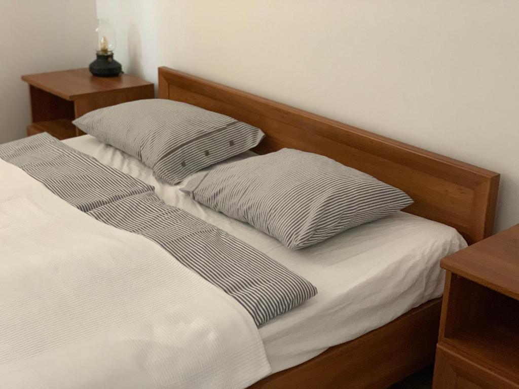 Postel nebo postele na pokoji v ubytování Hillside Apartments