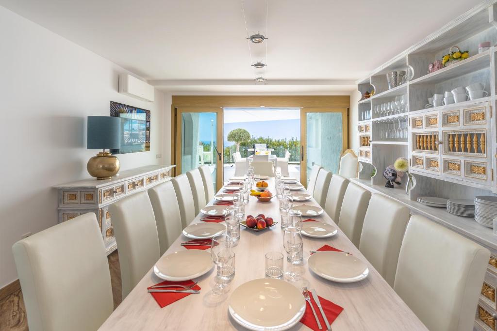 Televízia a/alebo spoločenská miestnosť v ubytovaní Maryvilla Inspiracion y Vacaciones - Grand Villa Penon