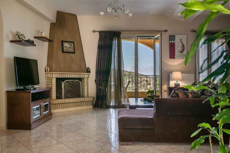 A television and/or entertainment centre at La Casa Di Lena