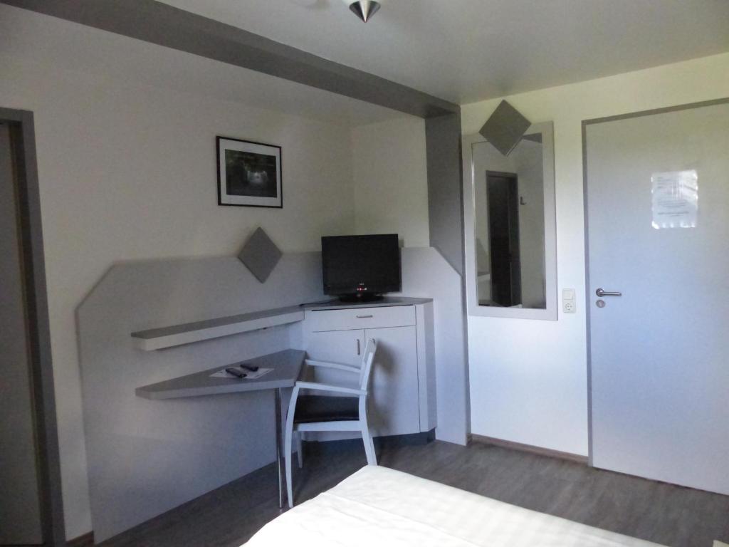 TV a/nebo společenská místnost v ubytování Hotel Eifelsteig
