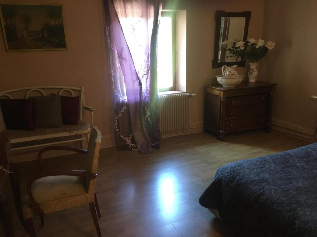 Le Jolis Bois - Family Room With Garden View