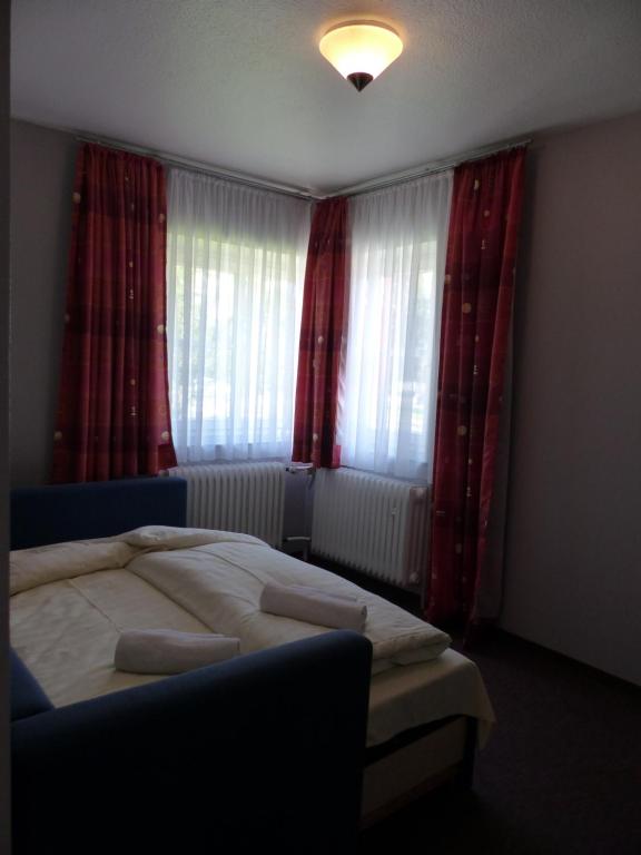 Postel nebo postele na pokoji v ubytování Hotel Eifelsteig