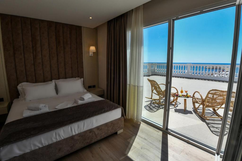Iliad Hotel - Image 2