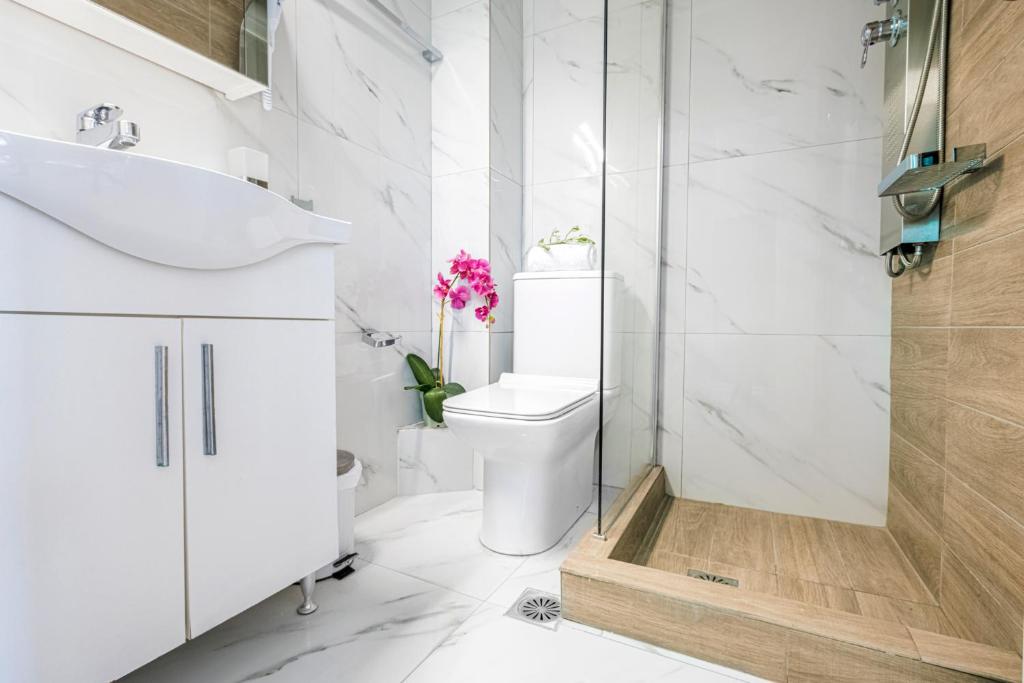 Kúpeľňa v ubytovaní Design Suites Efharis (Brusco)