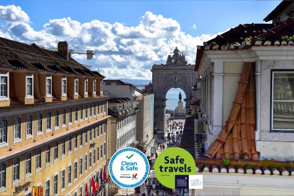 リスボンにあるMy Story Hotel Augustaの建物と橋のある街並み