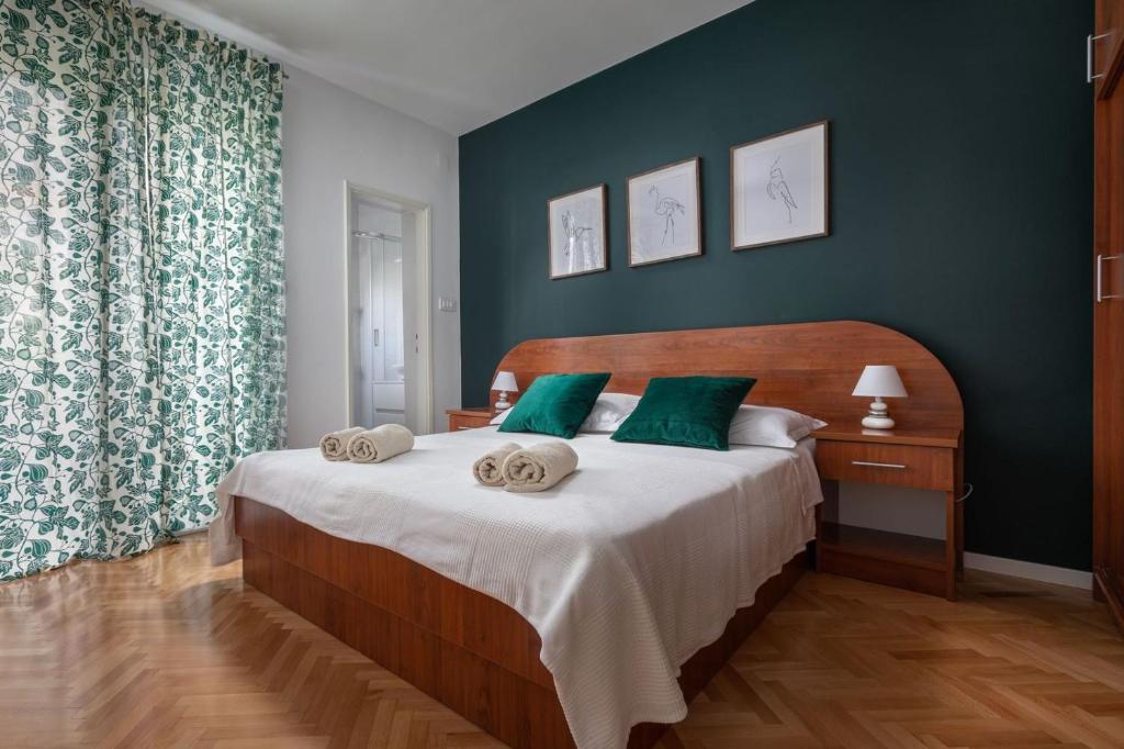 Postel nebo postele na pokoji v ubytování Apartments Agneza Tucepi