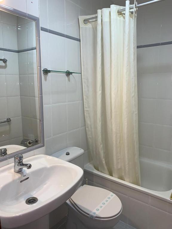 Hotel Los Robles - Queen Room