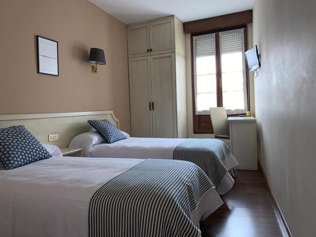 Hotel Los Robles - Twin Room