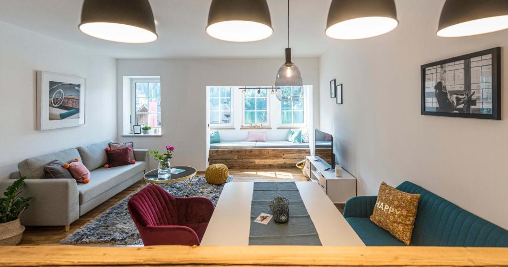 a living room with a couch and a table at Ferienwohnung Seeblick Grundlsee in Grundlsee