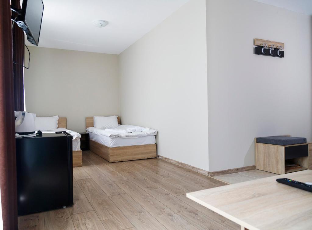 Postel nebo postele na pokoji v ubytování family hotel - City hotel yambol