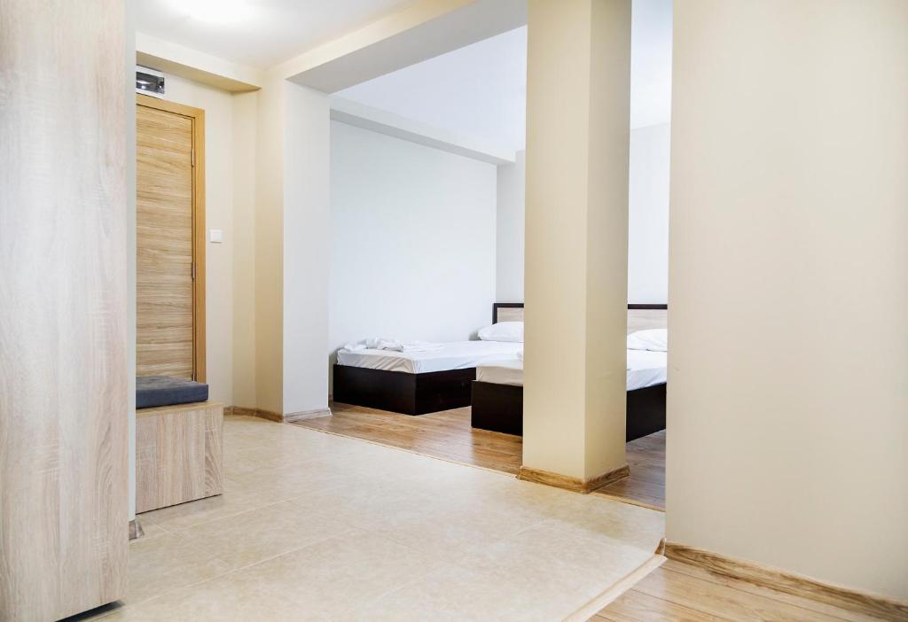 Postel nebo postele na pokoji v ubytování family hotel - City hotel yambol