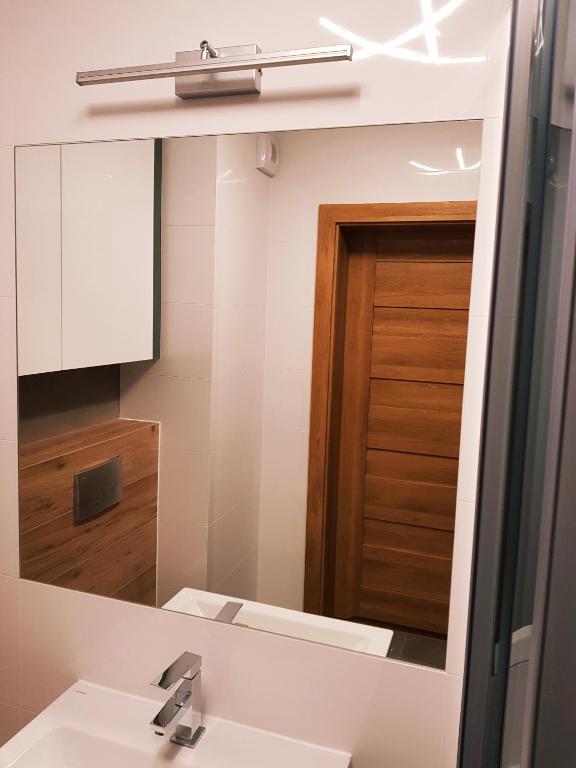 Jurajska Plaza - Nowoczesny apartament z osobną sypialnią, Parking GRATIS - HK Apartaments Kielce - Apartamento De Una Habitación