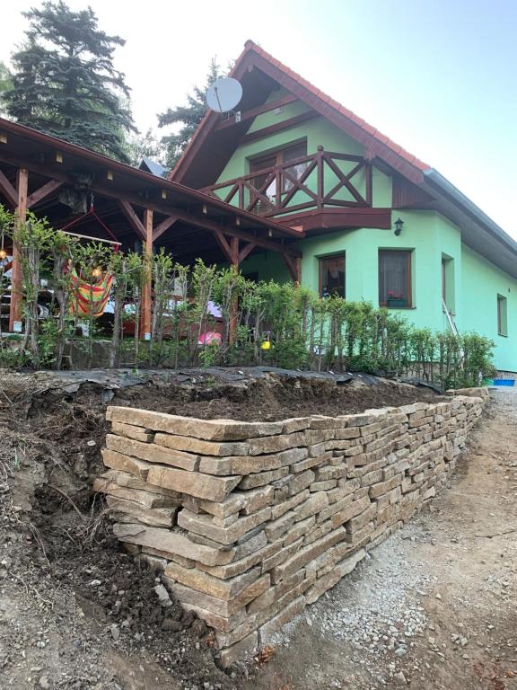 a retaining wall in front of a house at Chata Miška in Drienica