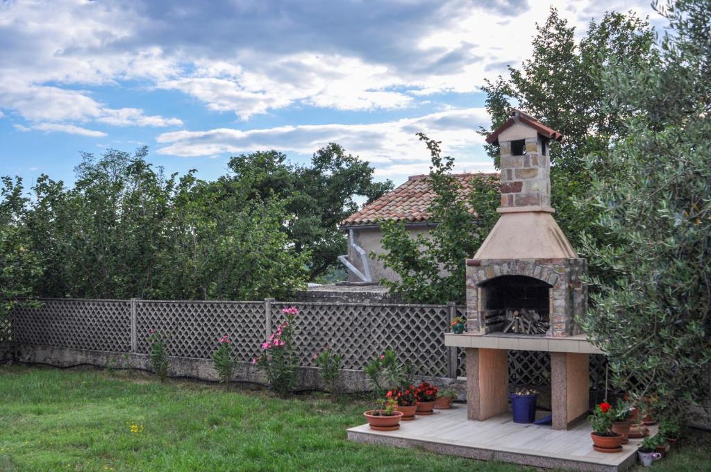 Vonkajšia záhrada v ubytovaní Apartment Lavandula