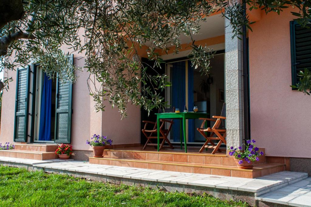 Vonkajšia záhrada v ubytovaní Apartment Lavandula