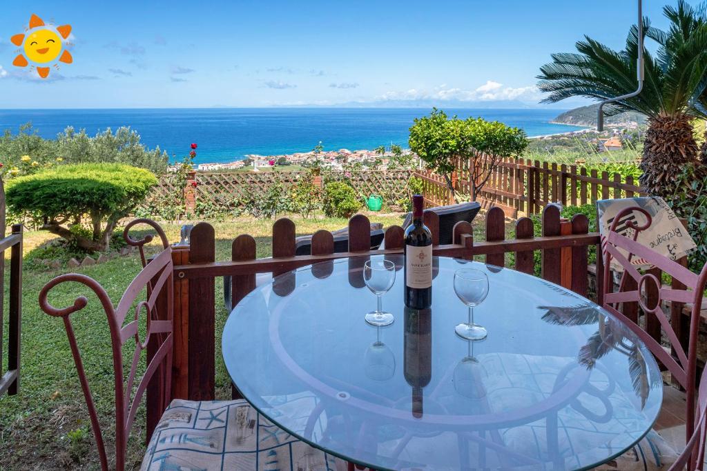 a table with wine glasses and a view of the ocean at Villa Giraluna in Castellabate