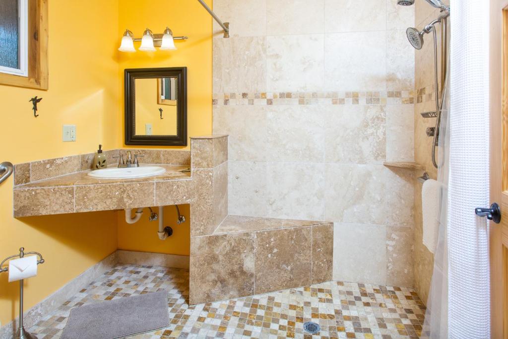 Koupelna v ubytování Steller Inn