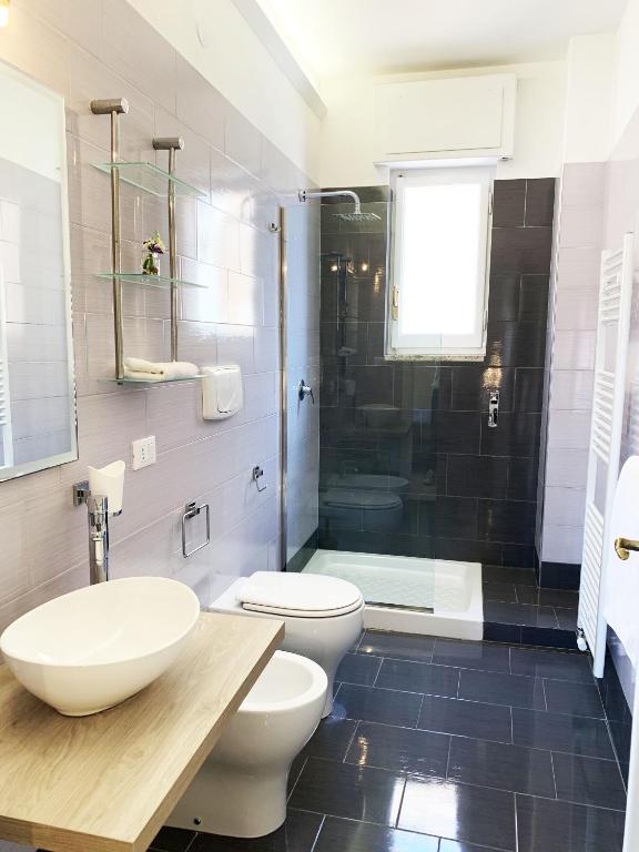 Koupelna v ubytování L'Attico di Piazza Mazzini Rooms